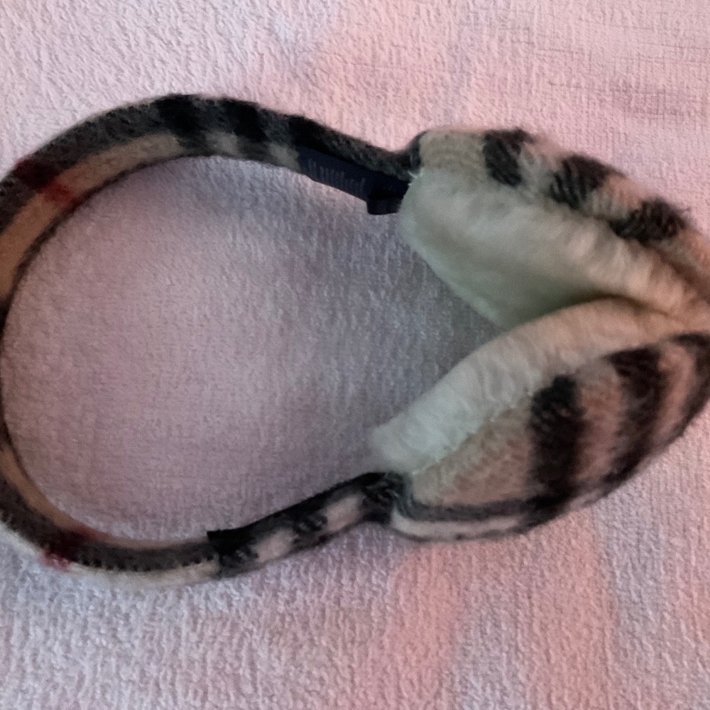 Burberry 100 % Cashmere Earmuffs “ Burberry Plaid “ Red , Black & White Preowned